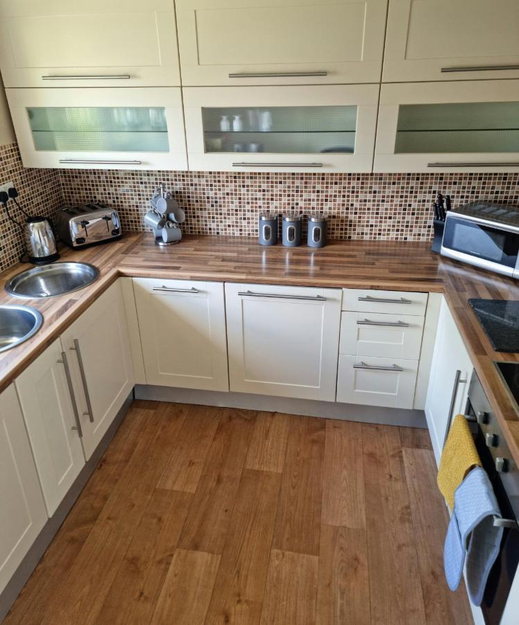 Lovely 2 Bedroom Serviced Apartment With Parking Mansfield Exterior photo
